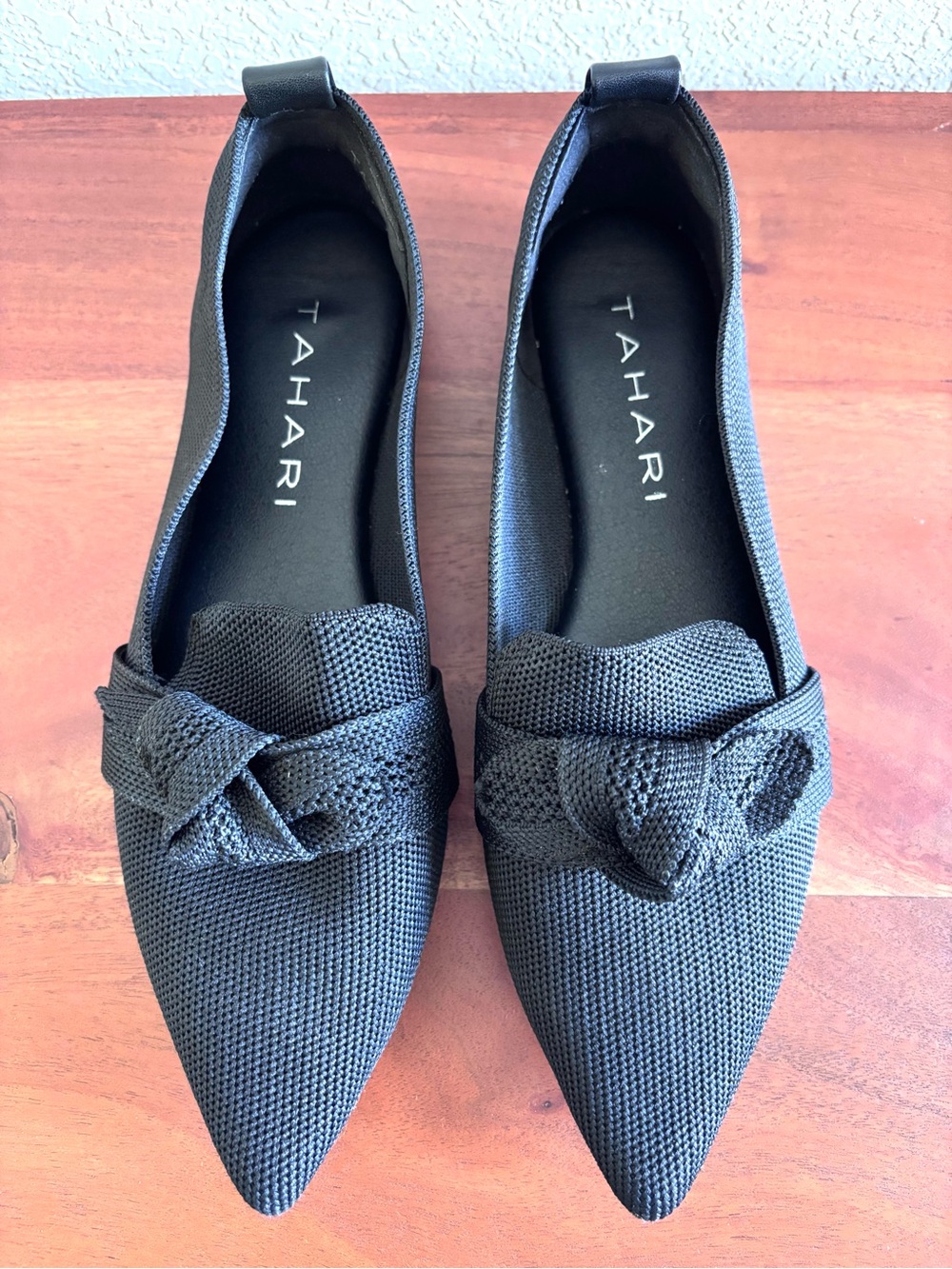 Tahari Black Venice Pointed Toe Knot Slip-On Flats Women’s 7.5 Classic Comfort